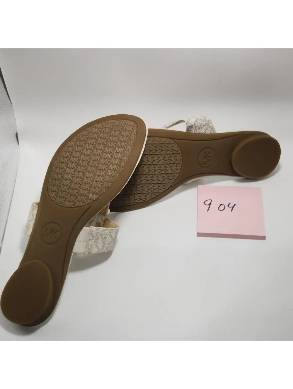 Michael Kors Women's Logo Thong Sandals Beige Gold MK Charm Slip-On 7.5 - Picture 3 of 4